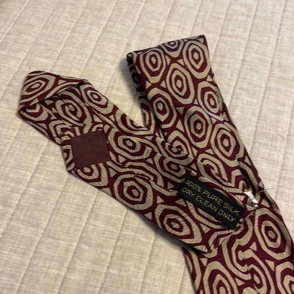 Pre-loved Vintage Giorgio Armani 100% Silk Men’s ties 👔 - Picture 3 of 3